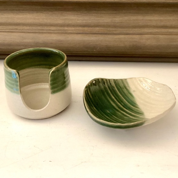 Studio Pottery 2 Ps Set Green Tone Soap Dish Spunge Or Toothbrush Holder - Picture 2 of 12